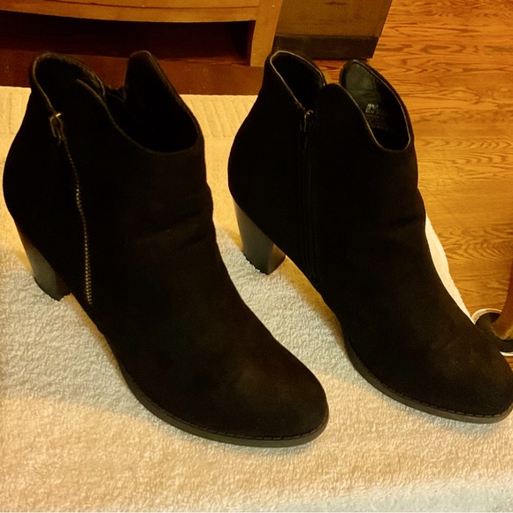JUSTFAB BLACK & BROWN Western Style Loana Faux Suede Stacked Heel BootS. Sz-10 - Picture 1 of 11
